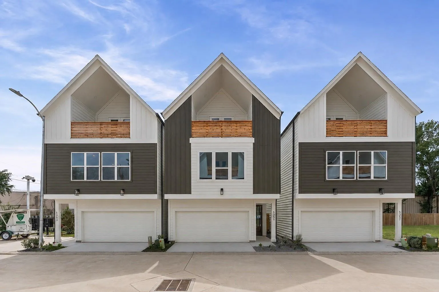 3 bed, 3.5 bath, 1603 sqft, $2,200 — Photo 3