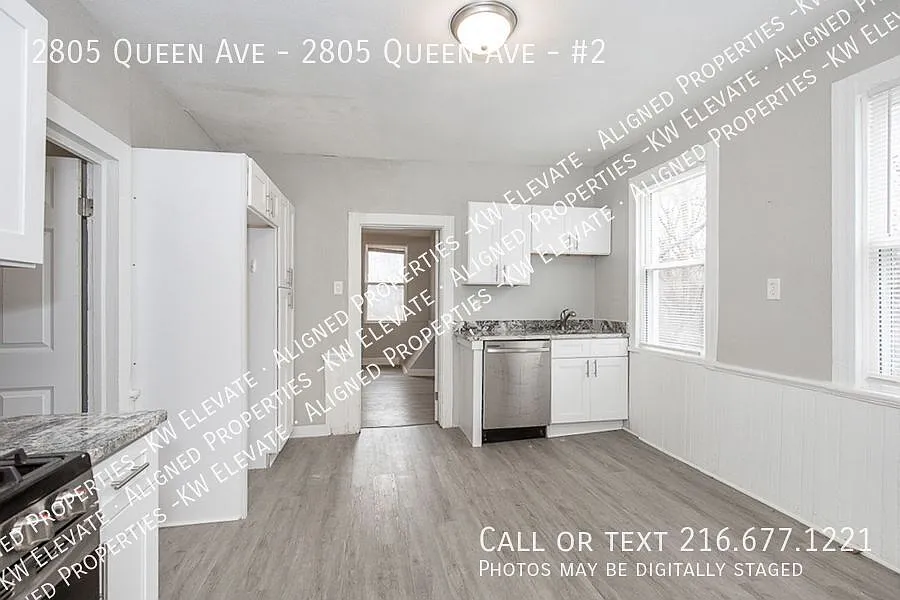Living on Queen!! 2 bedroom 1 bath. — Photo 4