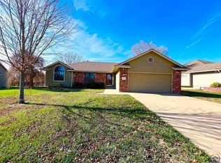 7833 SW 28th St, Topeka, KS 66614