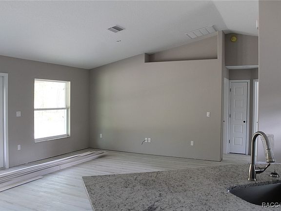 3rd image of 1876 W Hialeah Dr