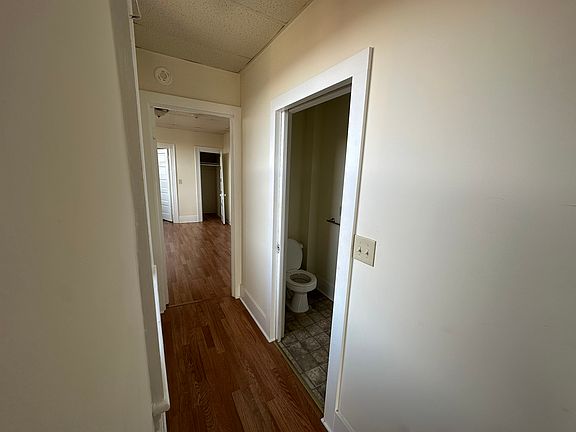 hallway to bedroom 2
