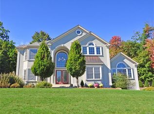 15 Montesi Dr, Highland Mills, NY 10930