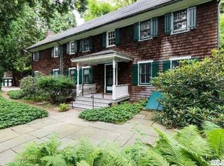 4 Remsen Ln, East Norwich, NY 11732