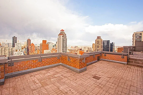 Rented by Nest Seekers International | media 6