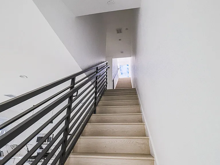 New Construction Luxury 4 Bed Townhomes With Roof Decks — Photo 63