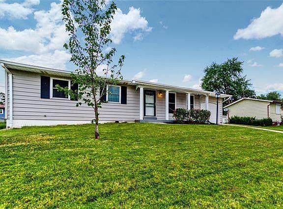 3rd image of 2547 Carousel Ct