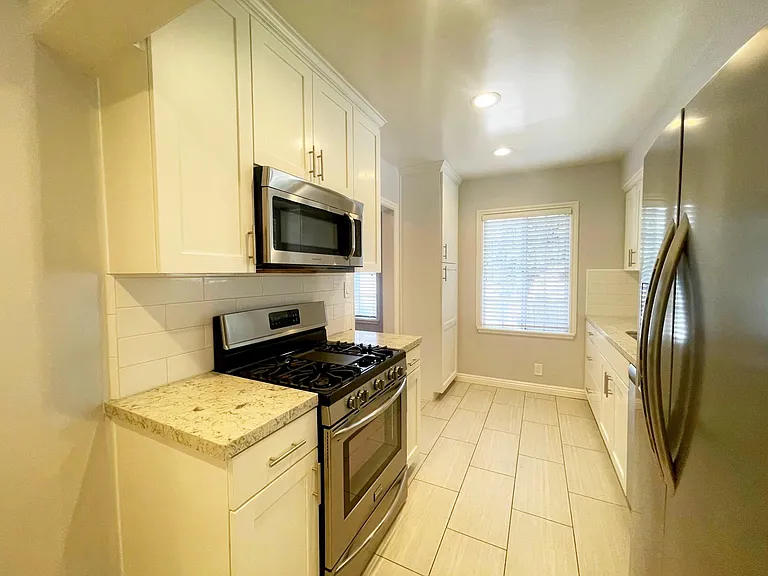 5736 Kester Ave — Photo 9