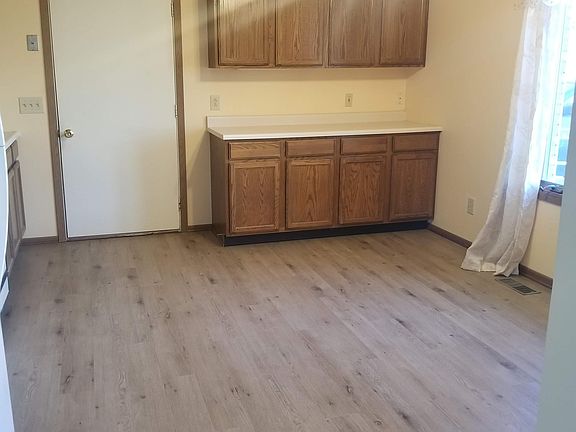 5th image of 472 Patricia Dr