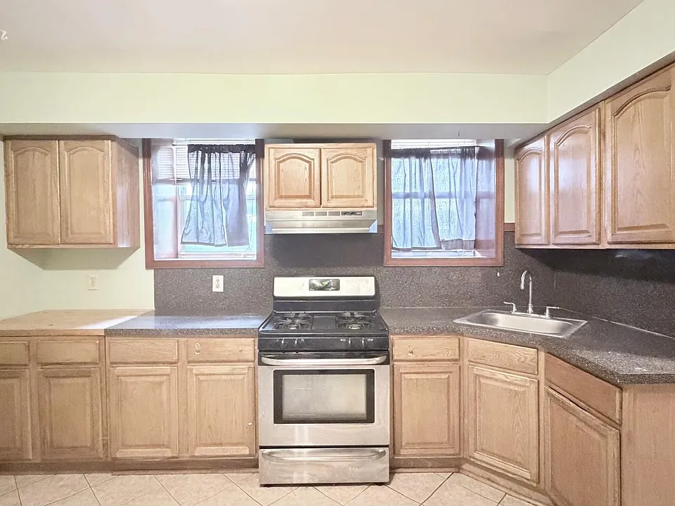 889 John F Kennedy Blvd #18E