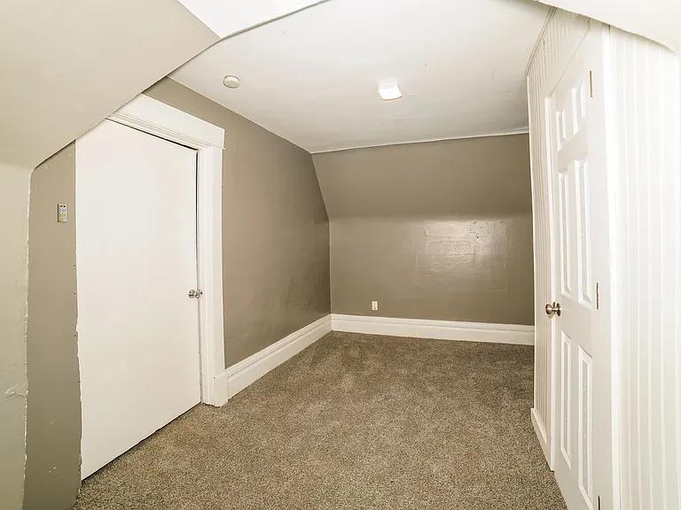 1756461_024_wm_-_main_bedroom_12928826.jpg