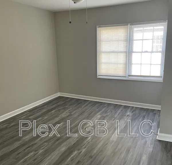 110 Oak Ln — Photo 5