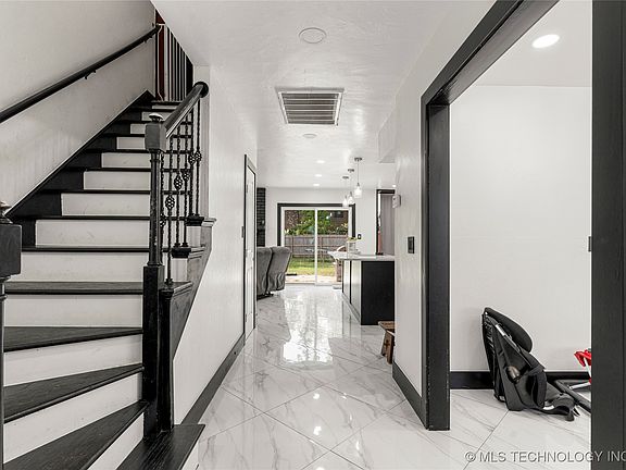 2nd image of 2122 E 52nd St