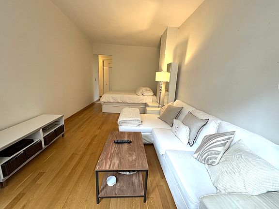 4th image of 61 E 77th St APT 7F