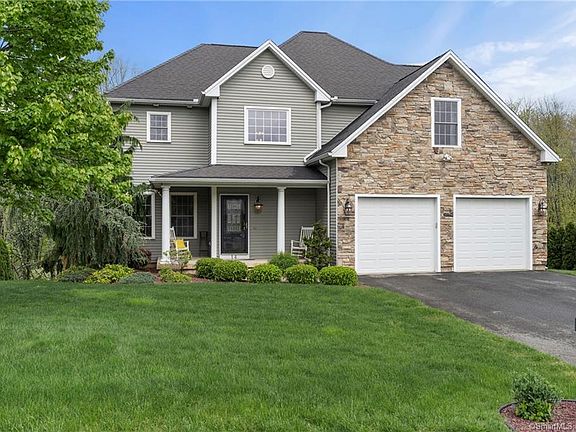 4th image of 14 Cider Hill Dr