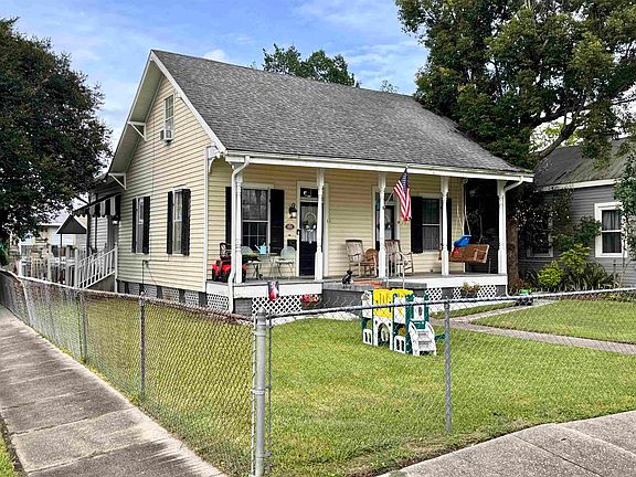 2nd image of 922 4th St
