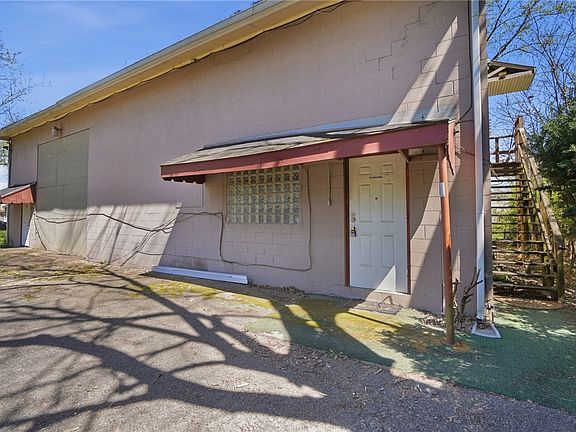 5th image of 902 Crawford St