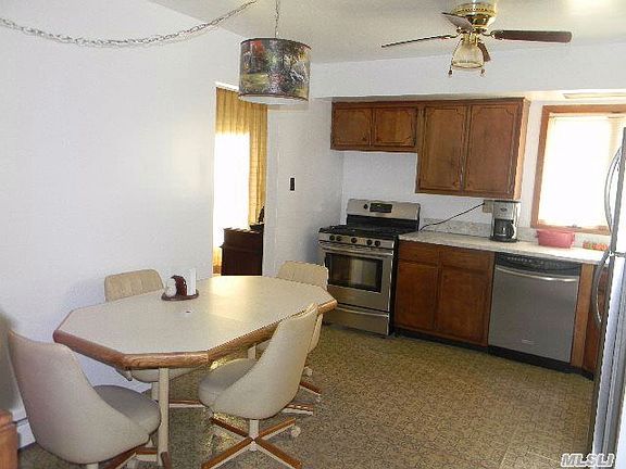 5th image of 16 Sherry Ln