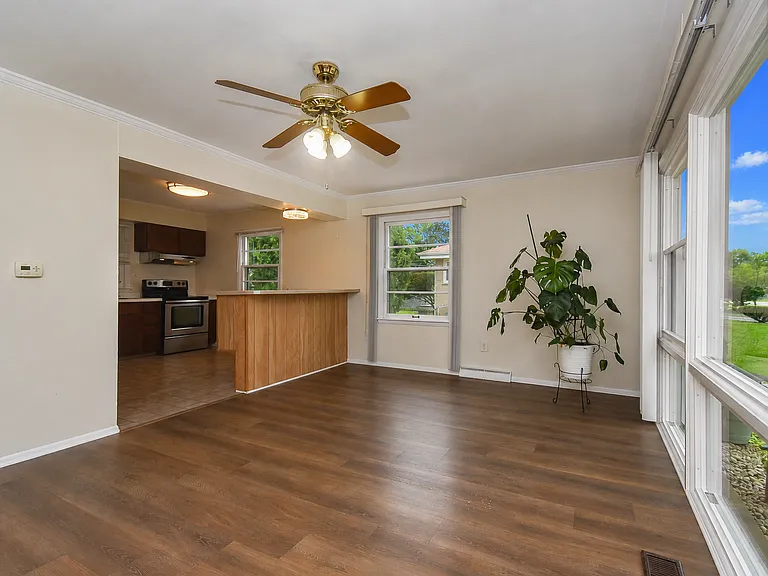 1802 Fairfield Rd — Photo 5