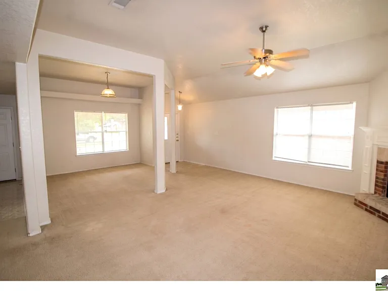 1906 Flagstaff Dr — Photo 3