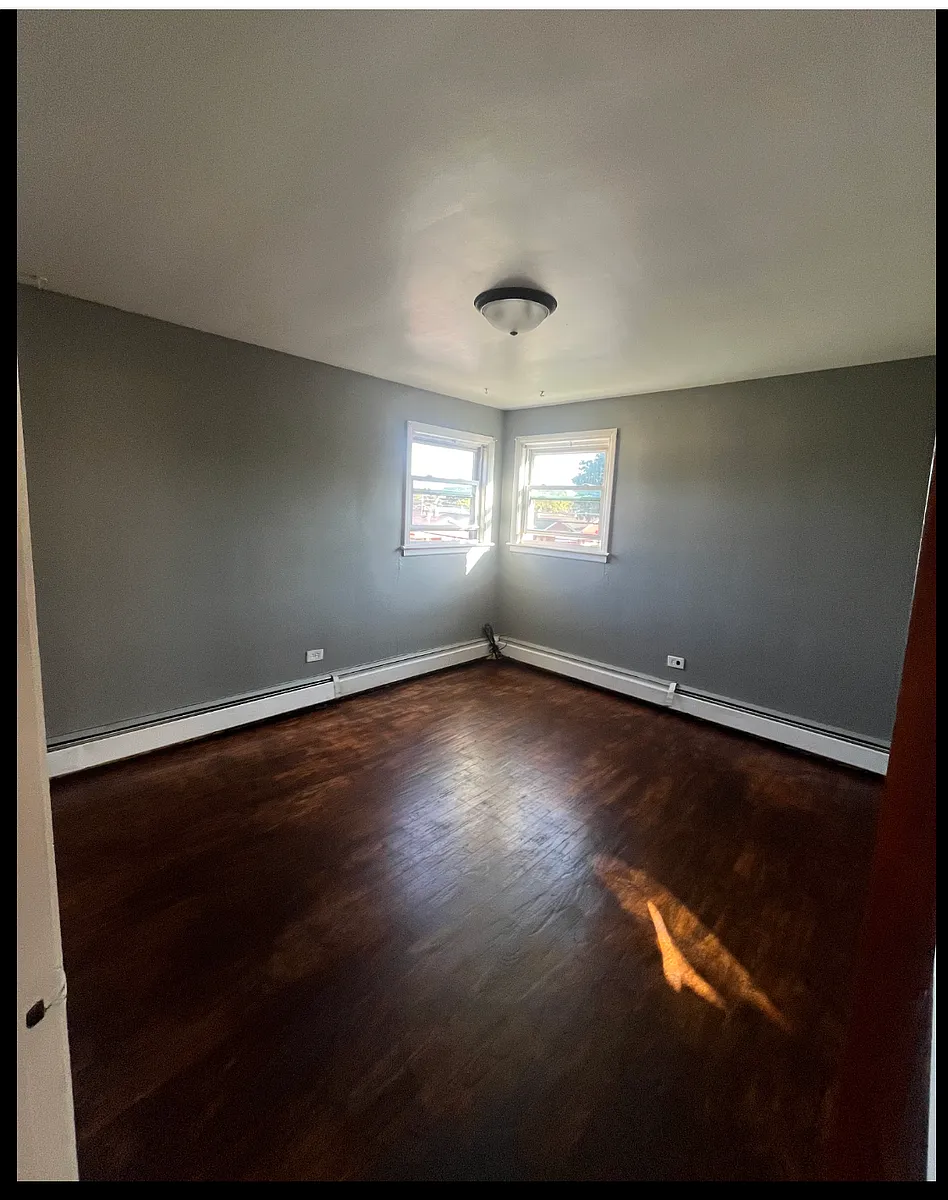 Building Photo - 7910 S Troy St #1N