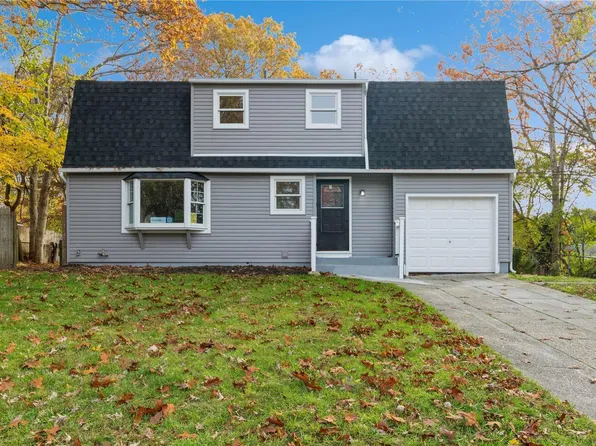 20 Albright Road, Coram, NY 11727