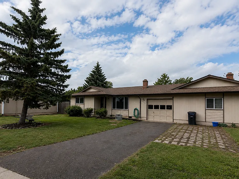4463 Hilton Dr — Photo 1