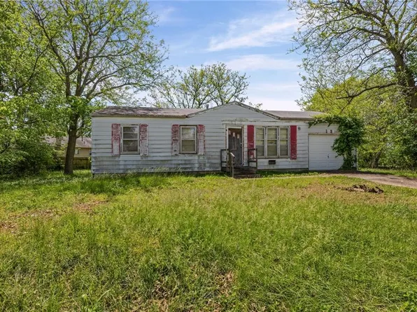 1729 Lockhart Ln, Osawatomie, KS 66064