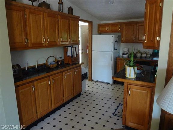 2nd image of 490 E 82nd St