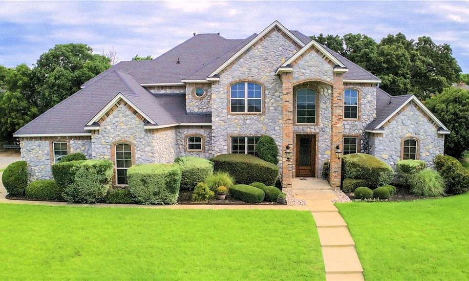 1st image of 2001 Woodberry Dr