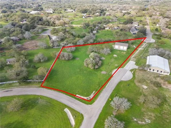 5581 River Trail Dr, Robstown, TX 78380