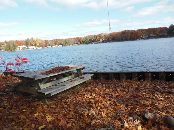 16 S Lake St, Harrison, MI 48625