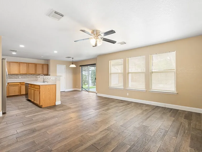 140 Springtree Pkwy — Photo 11