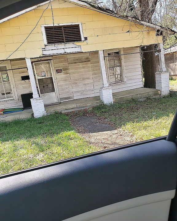 1st image of 408 Chisholm St
