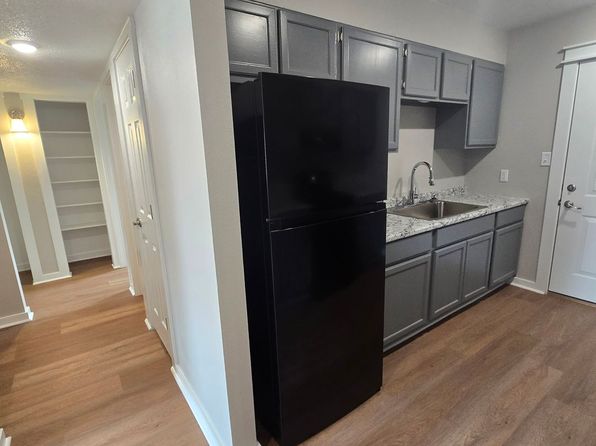 221 SW Eet St #0