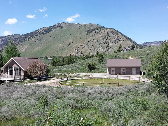 House and Barn on 5.5 acres