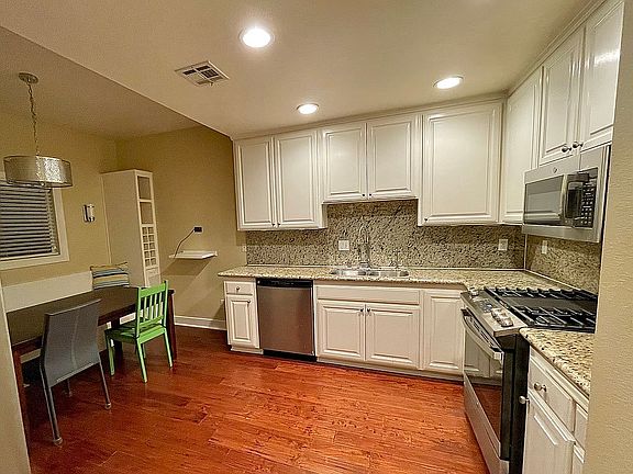 5th image of 916 15th St APT 7