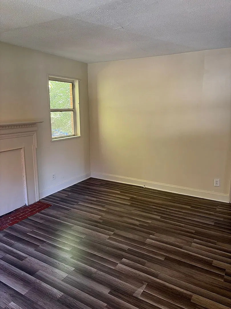 933 Lockland Avenue — Photo 2