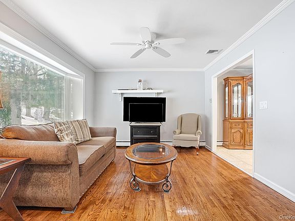 3rd image of 12 Lakeview Road