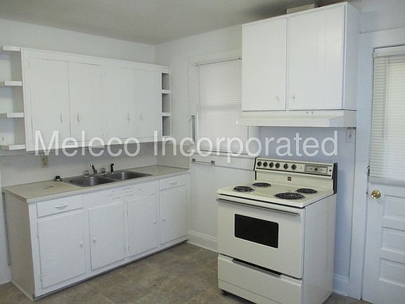 3rd image of 811 E 12th St