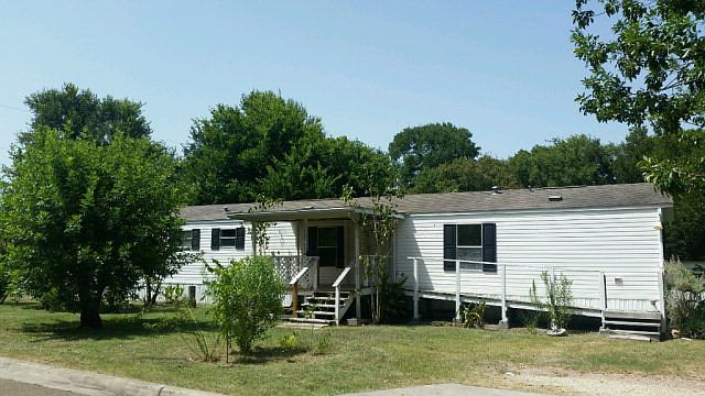 1st image of 1402 Oak Dr