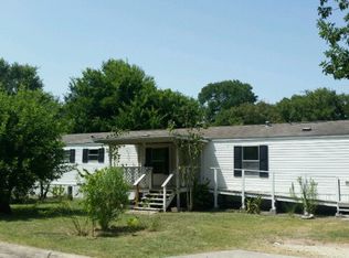 1402 Oak Dr, Port Lavaca, TX 77979