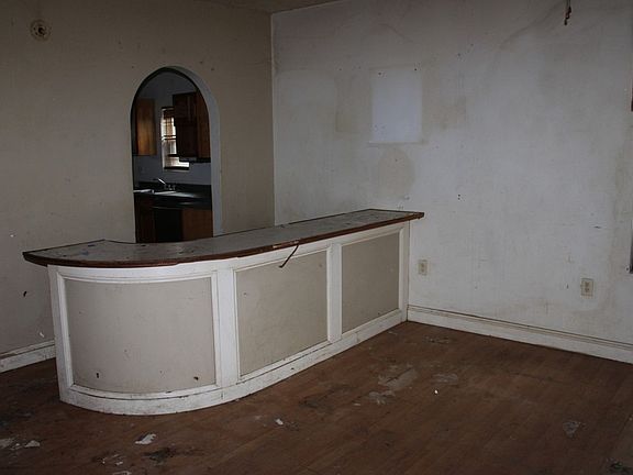 5th image of 222 James E Wolfe St
