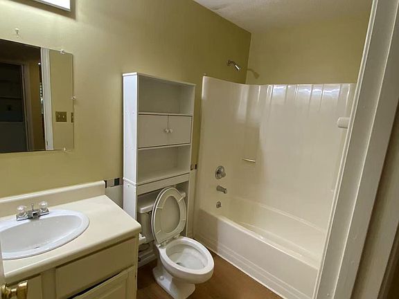 5th image of 2104 Northlake Dr