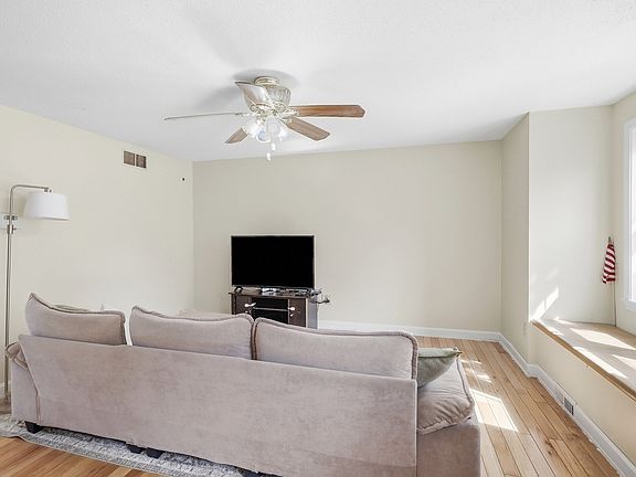 4th image of 97 Forest St APT 2