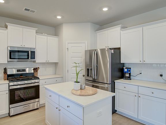 3rd image of 221 Tuscan Sun St