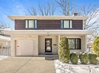 616 Echo Ln, Glenview, IL 60025