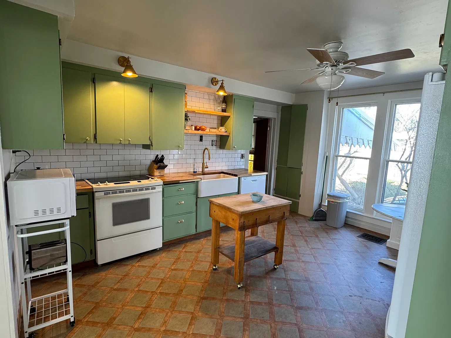 5 bed, 2590 sqft, $650 — Photo 4