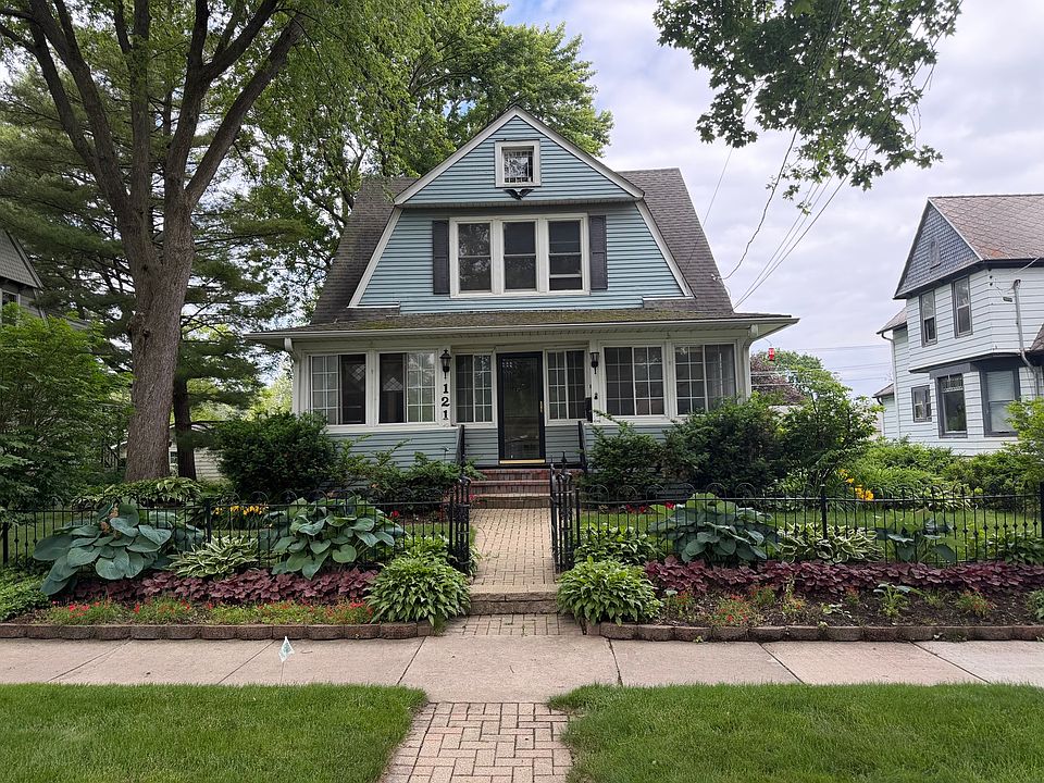 1st image of 121 Alma St