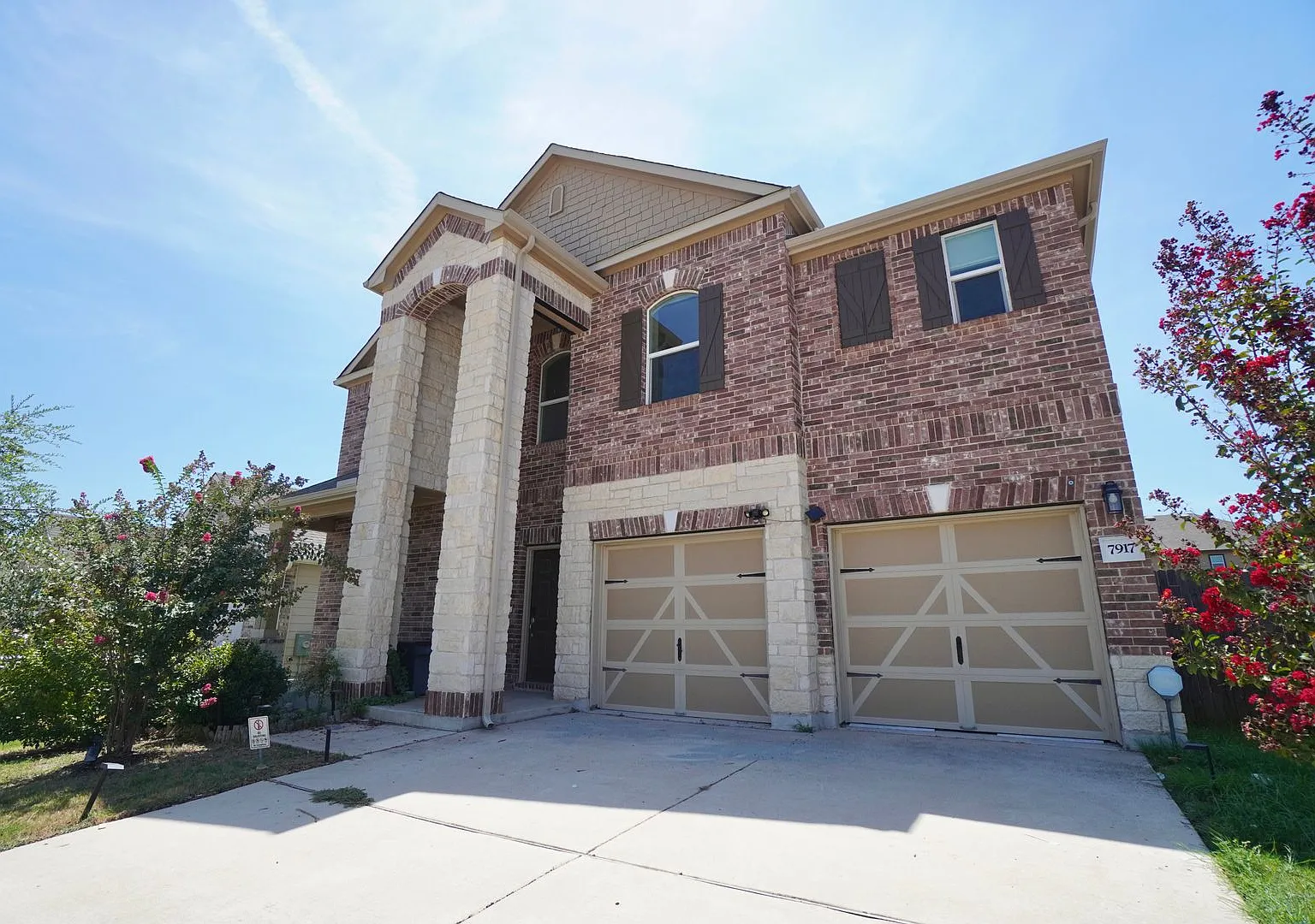 3 Bed | 2.5 Bath Rental in Austin, TX with 2-Car Garage — Photo 3