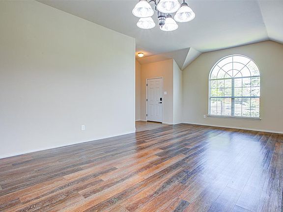 2nd image of 212 Linden Ct